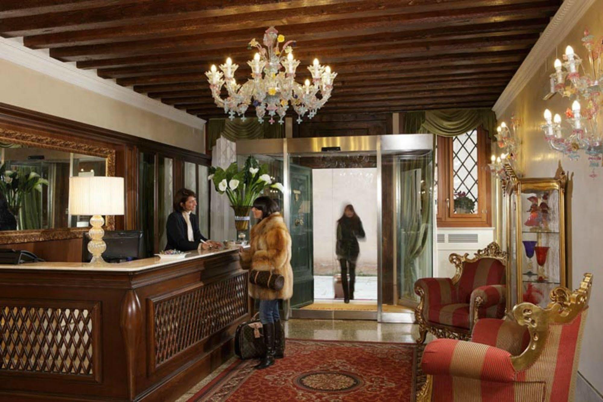Hotel Al Duca Di Venezia Exteriör bild