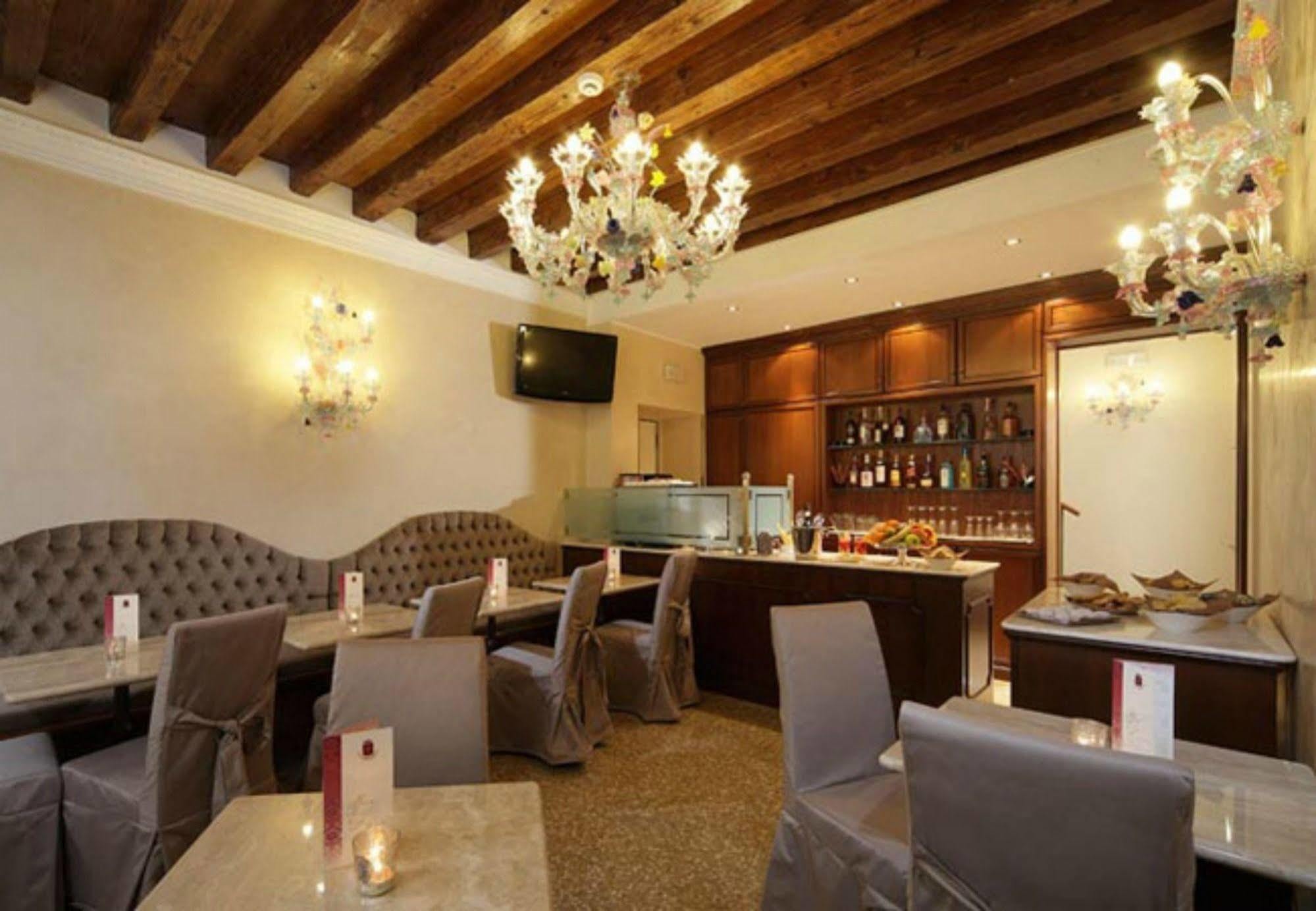 Hotel Al Duca Di Venezia Exteriör bild