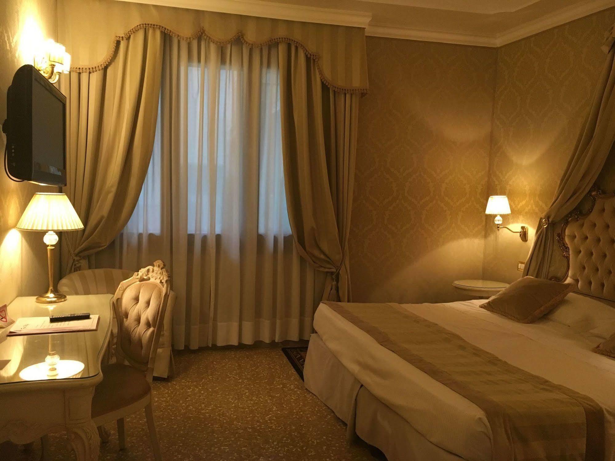 Hotel Al Duca Di Venezia Exteriör bild