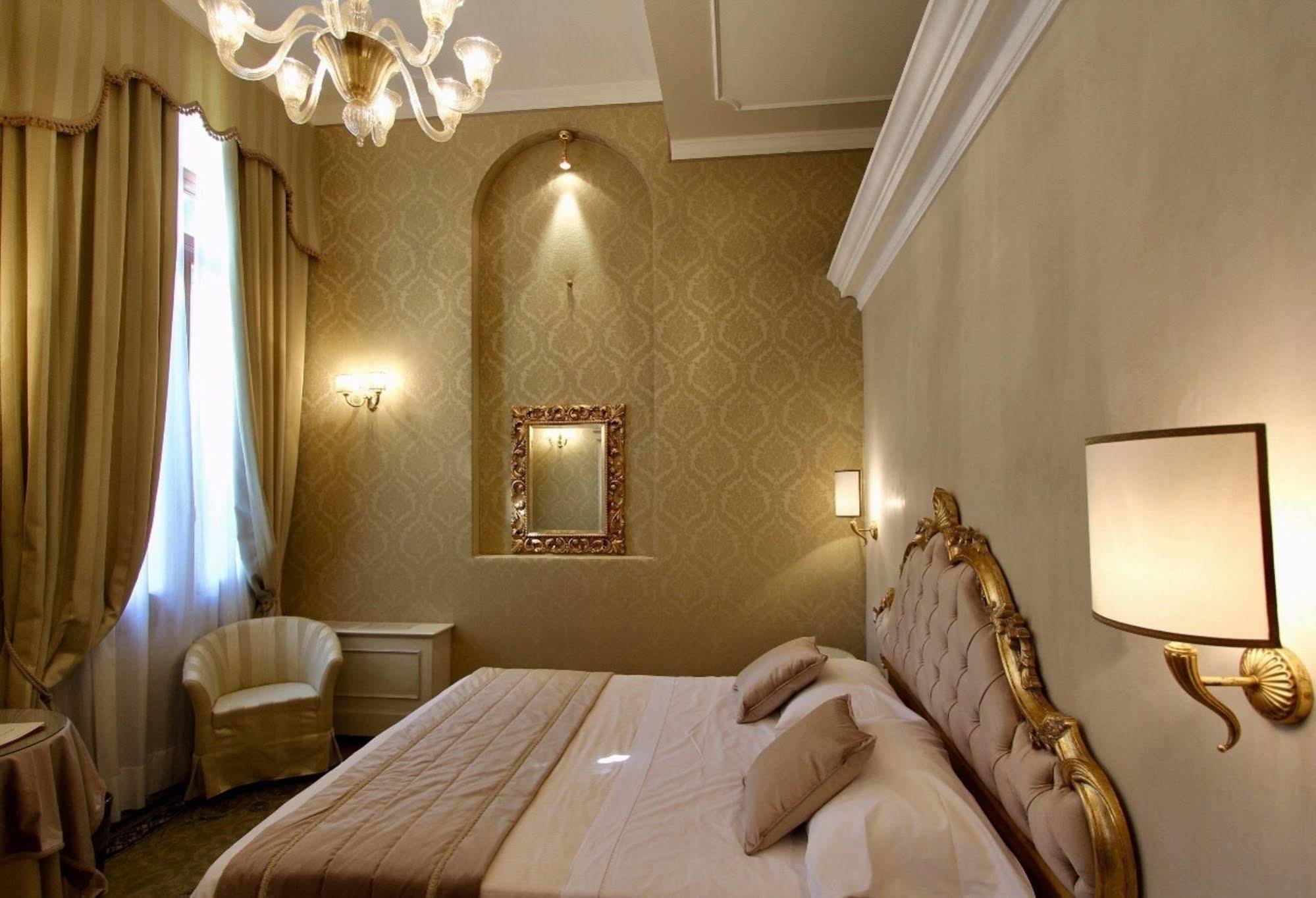 Hotel Al Duca Di Venezia Exteriör bild