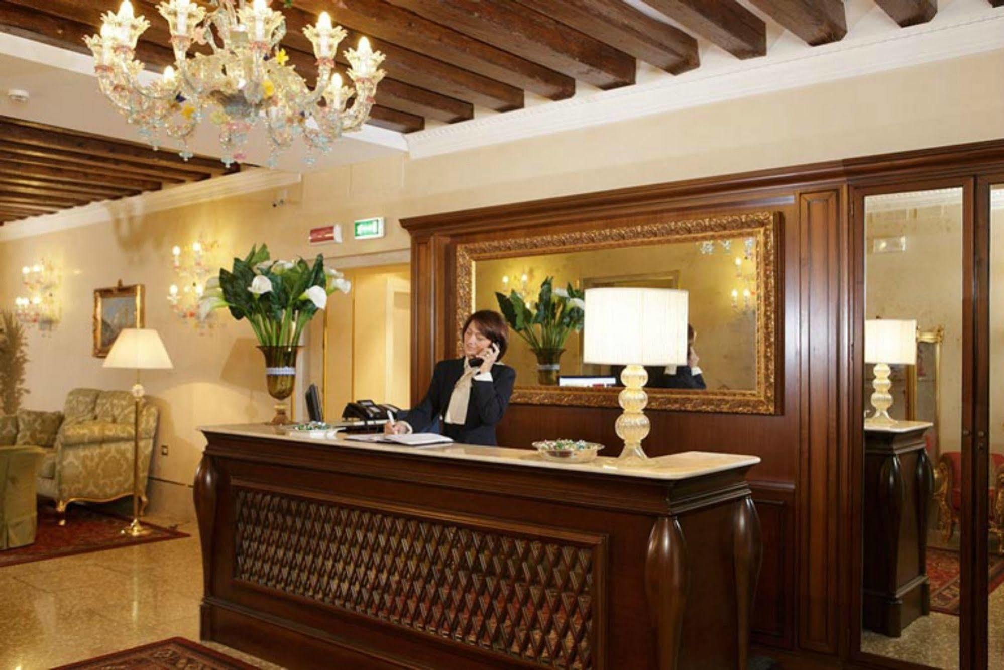 Hotel Al Duca Di Venezia Exteriör bild